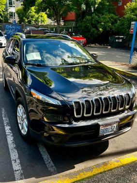 Black 2018 Jeep Cherokee Latitude Plus