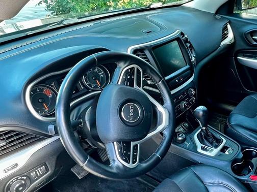 Black 2018 Jeep Cherokee Latitude Plus