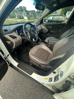 White 2012 Hyundai TUCSON GLS
