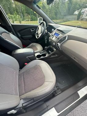 White 2012 Hyundai TUCSON GLS