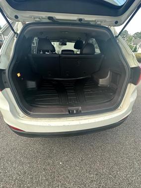 White 2012 Hyundai TUCSON GLS