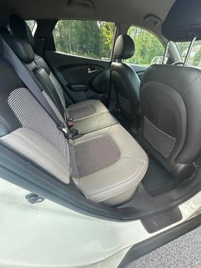 White 2012 Hyundai TUCSON GLS
