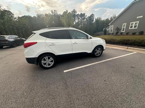 White 2012 Hyundai TUCSON GLS