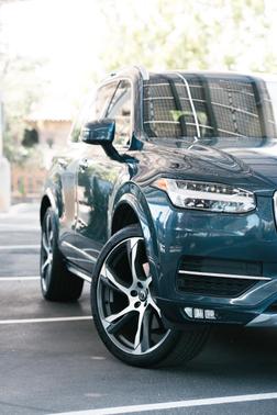Blue 2018 Volvo XC90 T6 Momentum