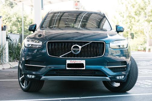 Blue 2018 Volvo XC90 T6 Momentum
