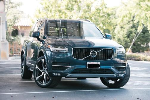 Blue 2018 Volvo XC90 T6 Momentum