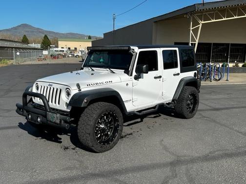 Photo 2 of 8 of 2014 Jeep Wrangler Unlimited Rubicon