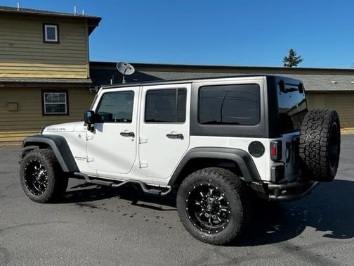 Photo 3 of 8 of 2014 Jeep Wrangler Unlimited Rubicon