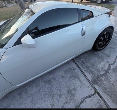 White 2004 Nissan 350Z Base