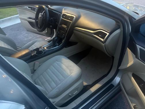 Gold 2016 Ford Fusion SE