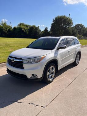 White 2016 Toyota Highlander Limited