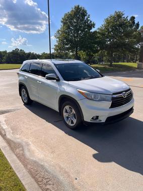White 2016 Toyota Highlander Limited