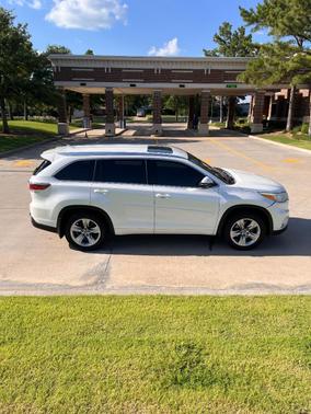 White 2016 Toyota Highlander Limited