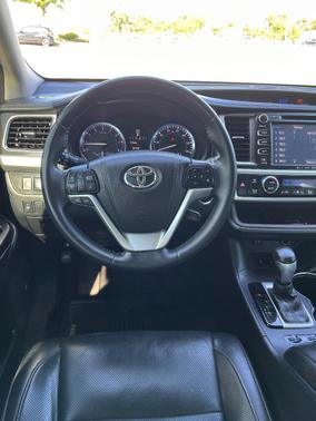 White 2016 Toyota Highlander Limited