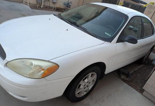 White 2005 Ford Taurus SE