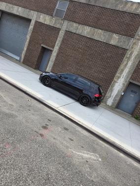 2015 Volkswagen Golf R 4-Door