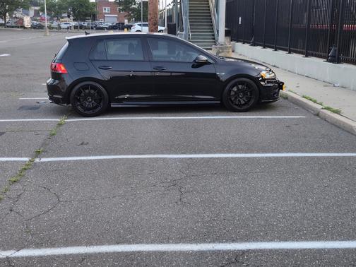2015 Volkswagen Golf R 4-Door