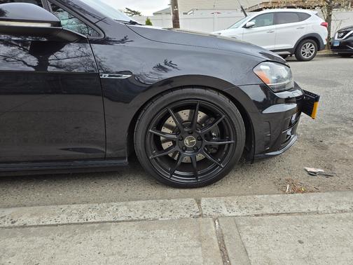 2015 Volkswagen Golf R 4-Door