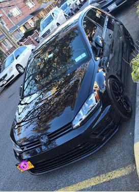 2015 Volkswagen Golf R 4-Door