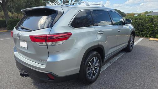 Silver 2018 Toyota Highlander XLE
