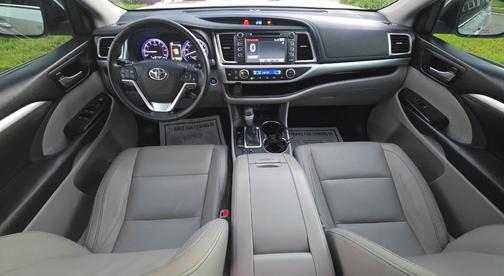 Silver 2018 Toyota Highlander XLE