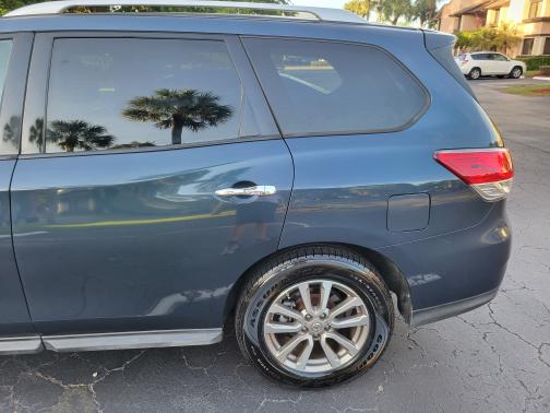 2015 Nissan Pathfinder SV