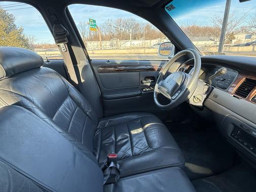 1999 Lincoln Town Car Executive