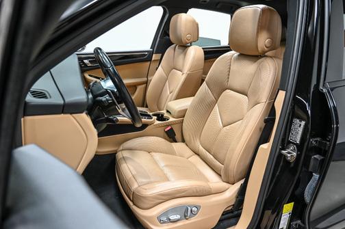 2018 Porsche Macan Macan Sport Edition