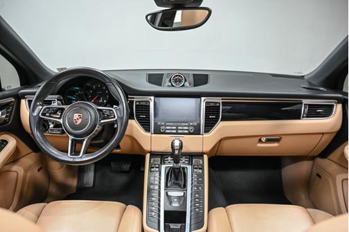 2018 Porsche Macan Macan Sport Edition