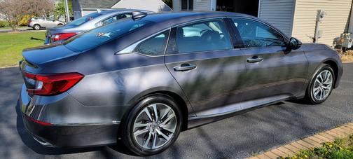 Photo 1 of 7 of 2018 Honda Accord Hybrid Touring