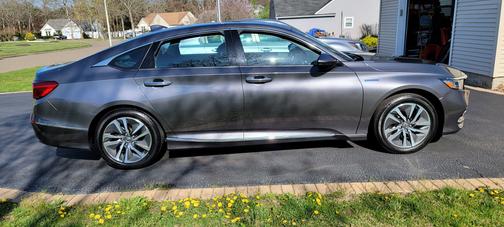 Photo 2 of 7 of 2018 Honda Accord Hybrid Touring