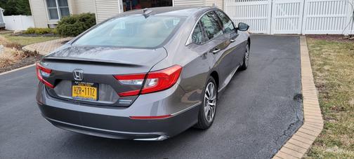 Photo 5 of 7 of 2018 Honda Accord Hybrid Touring