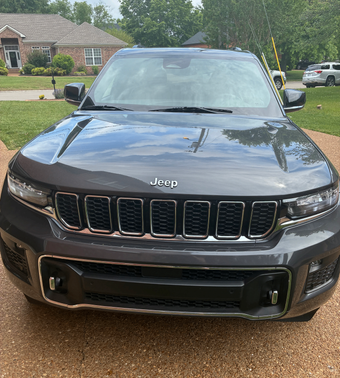 Gray 2023 Jeep Grand Cherokee Overland