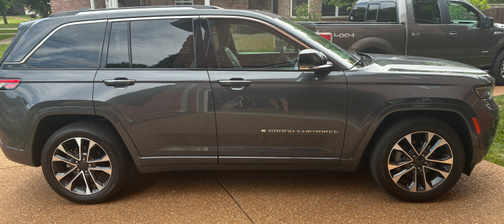 Gray 2023 Jeep Grand Cherokee Overland