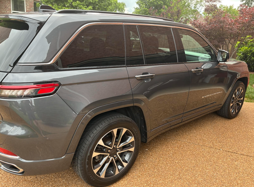Gray 2023 Jeep Grand Cherokee Overland