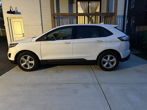 White 2016 Ford Edge SE