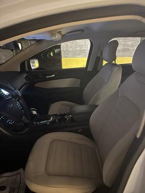 White 2016 Ford Edge SE