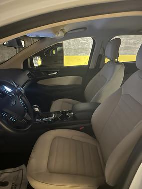 White 2016 Ford Edge SE