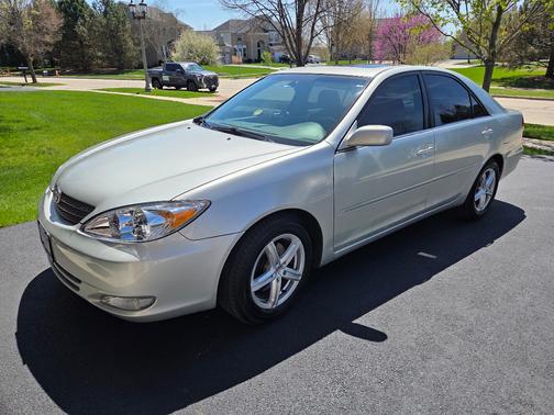 Silver 2002 Toyota Camry XLE