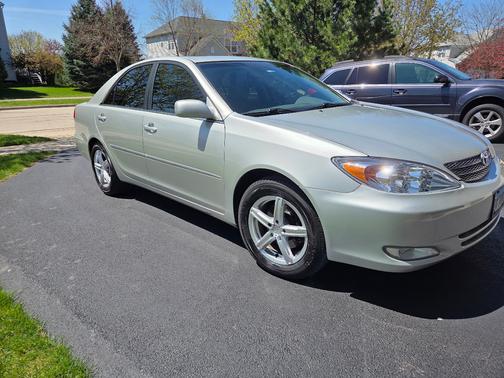 Silver 2002 Toyota Camry XLE