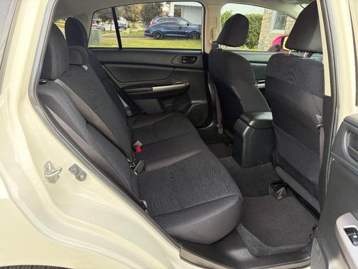 White 2016 Subaru Impreza 2.0i