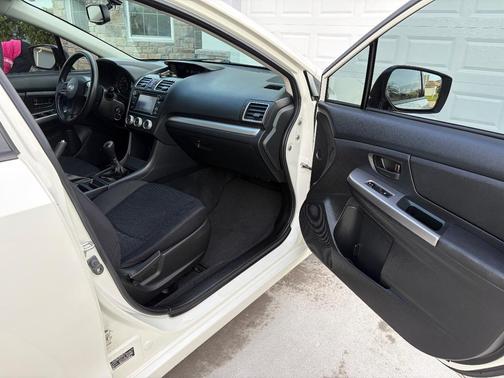 White 2016 Subaru Impreza 2.0i