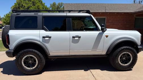 White 2023 Ford Bronco Badlands Advanced