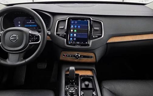 2022 Volvo XC90 T6 Momentum
