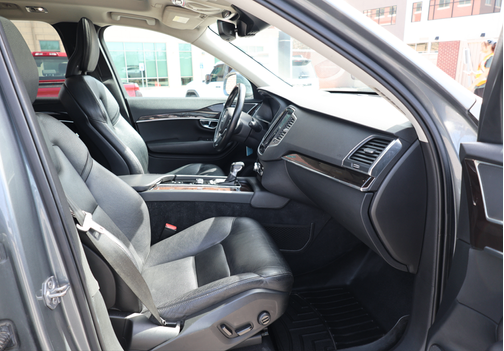 2019 Volvo XC90 T6 Momentum