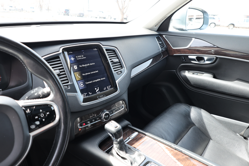 2019 Volvo XC90 T6 Momentum