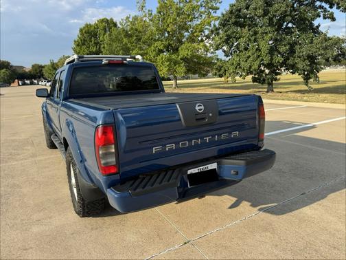 Blue 2002 Nissan Frontier SE Crew Cab