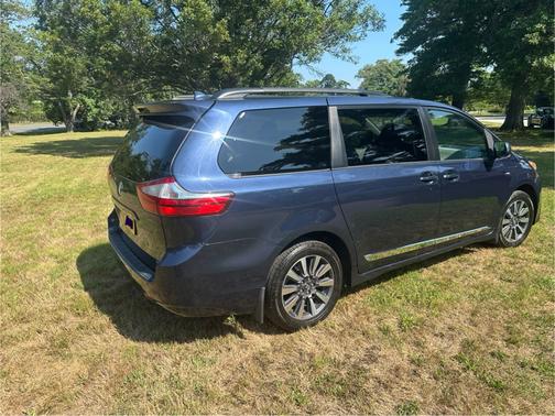 2019 Toyota Sienna XLE Premium