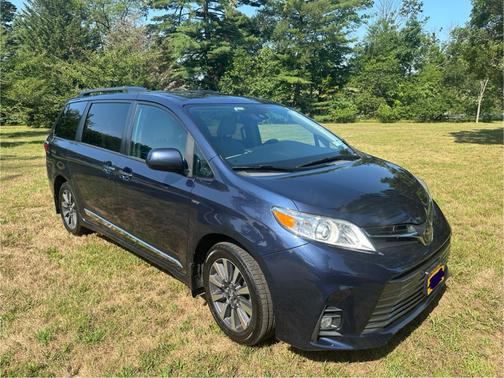 2019 Toyota Sienna XLE Premium