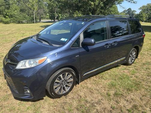 2019 Toyota Sienna XLE Premium